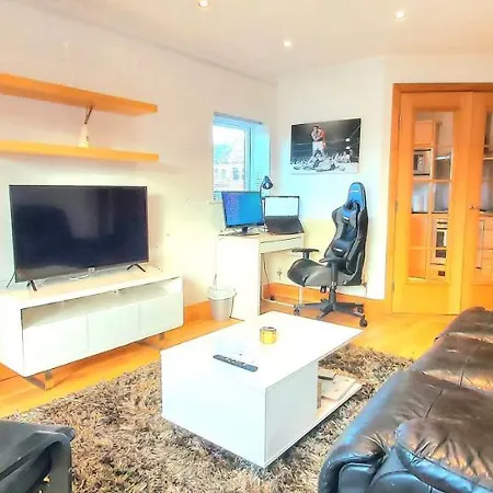 Cosy 2 Bedroom Appartment With Gated Parking By River Thames